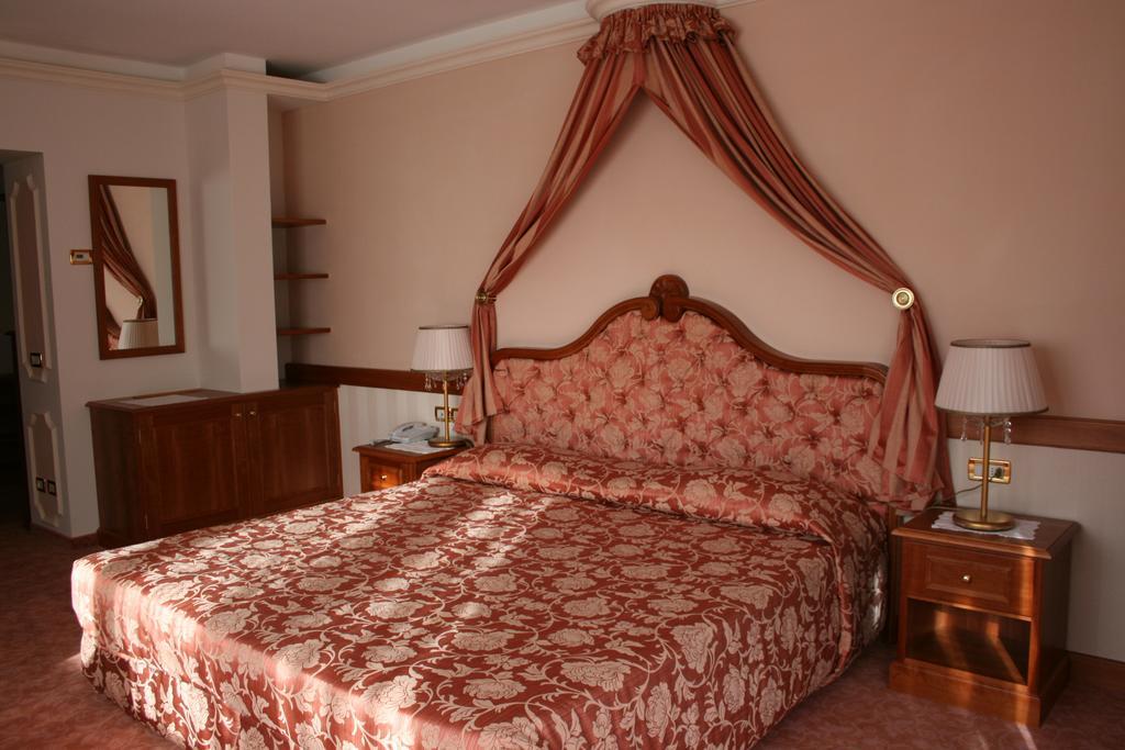Hotel Lorenzetti Madonna Camera foto