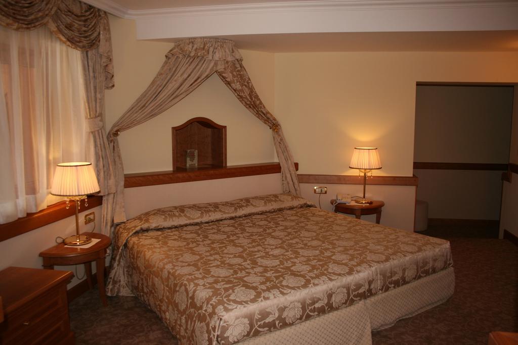 Hotel Lorenzetti Madonna Camera foto